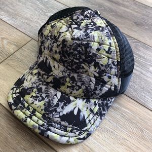 Lululemon trucker hat. New condition.